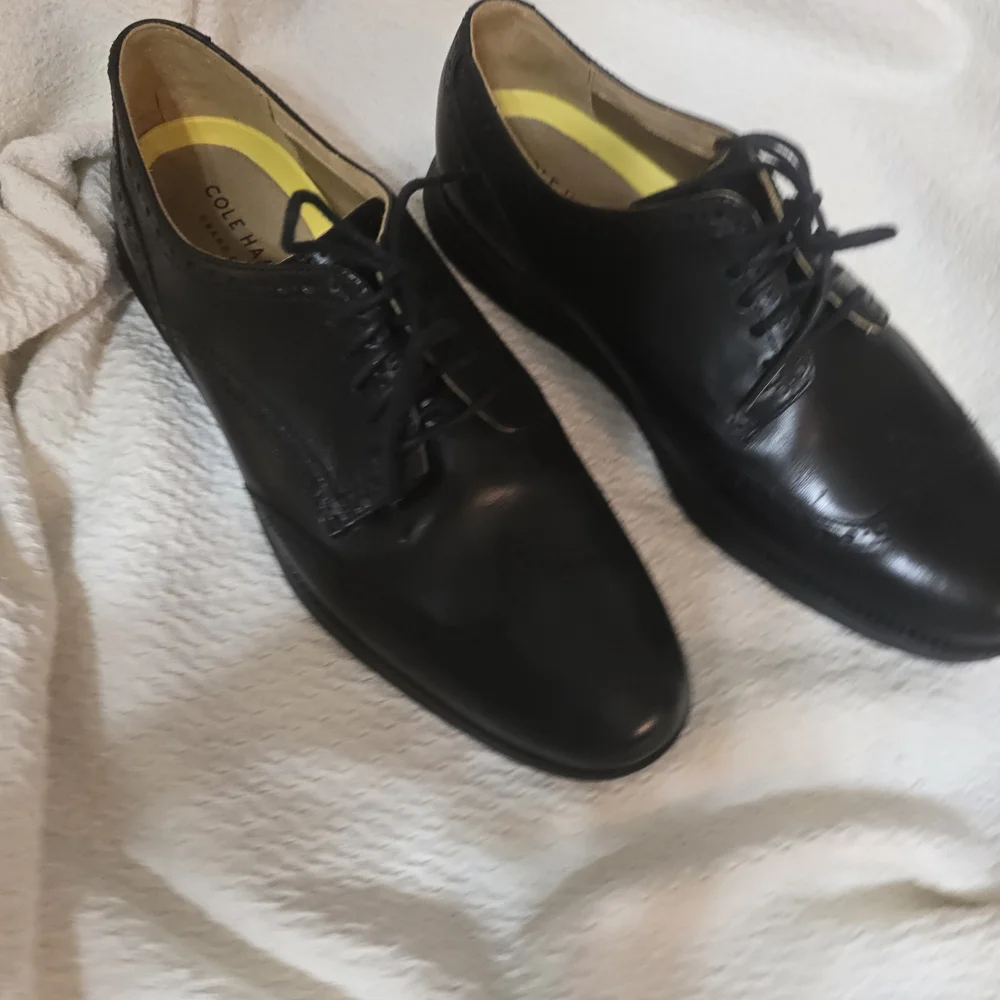 Cole Haan black oxfords leather