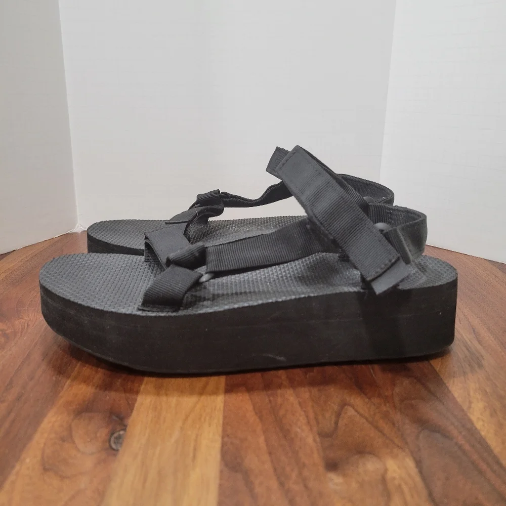 Teva women platform