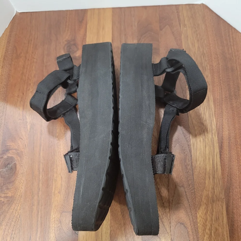 Teva women platform