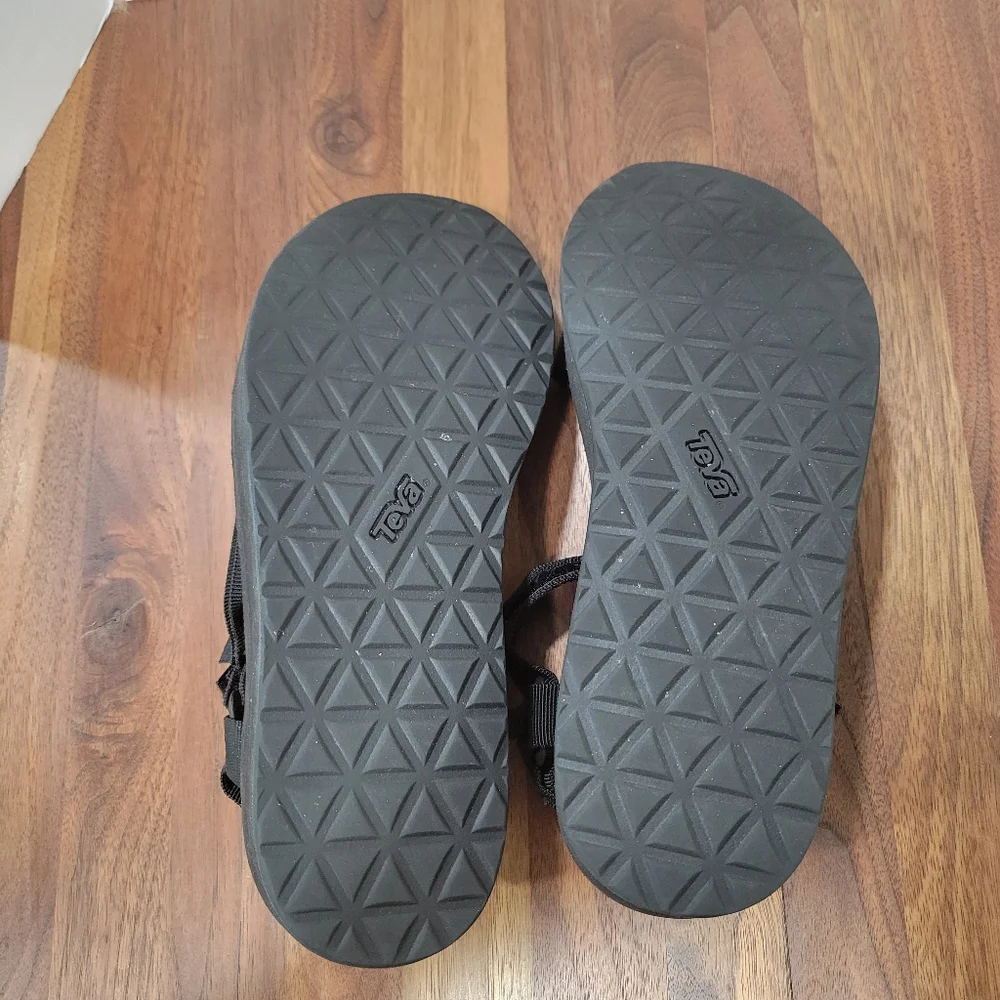 Teva women platform
