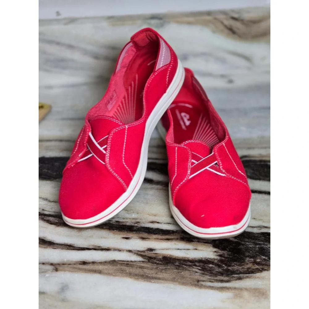 Clarks Cloudsteppers Sillian 2.0 Star Red Canvas Slip On Sneakers Womens‎ 9.5 M