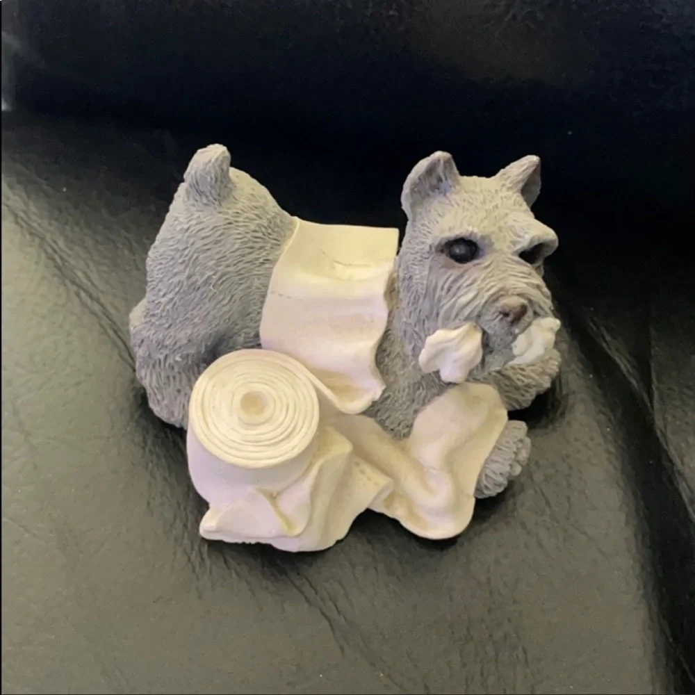 Doggy statue with toilet paper