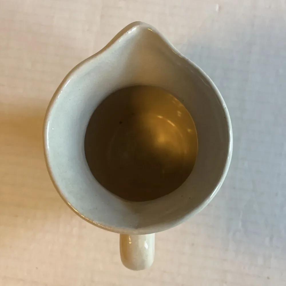 USA pottery hand