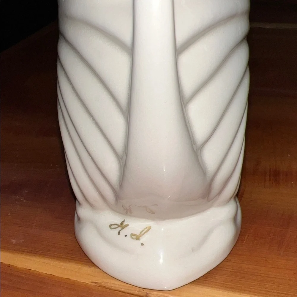 Vintage Elegant White and Gold Swan Art Deco Vase