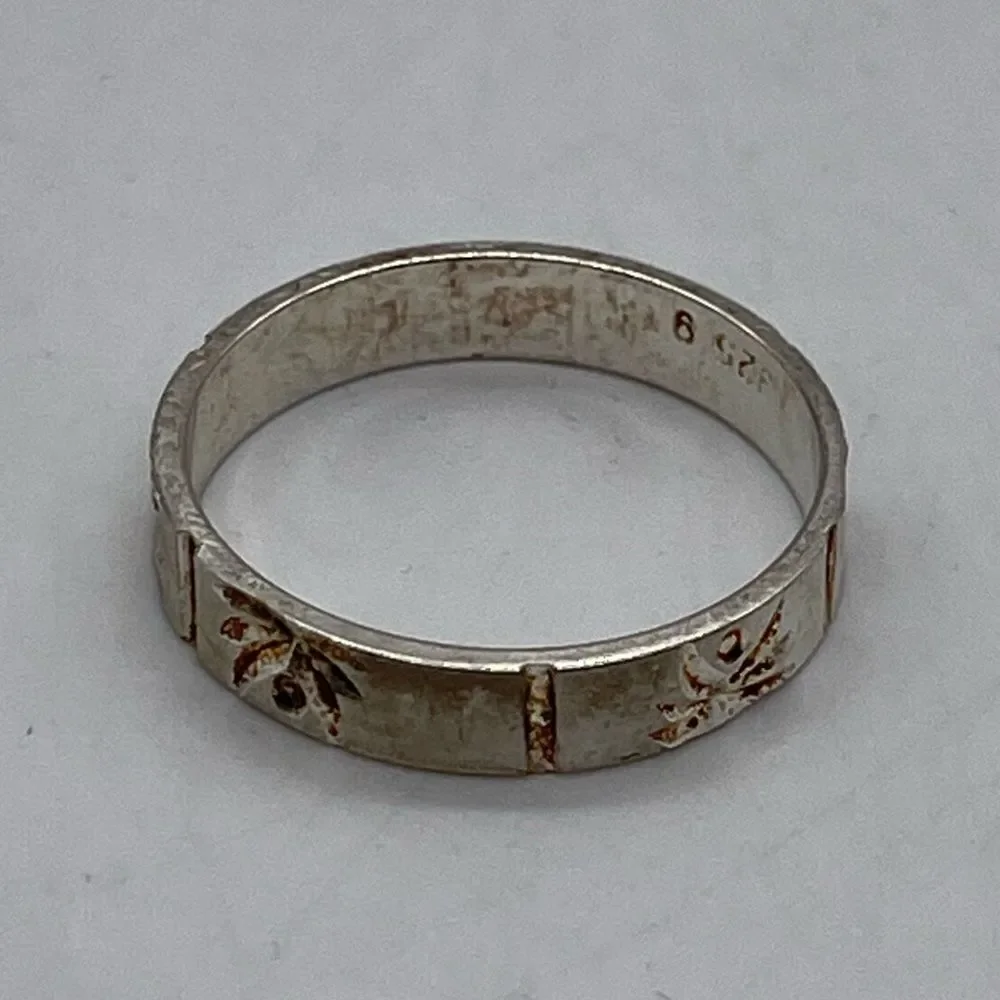 Sterling Silver 925 Ring with Decor