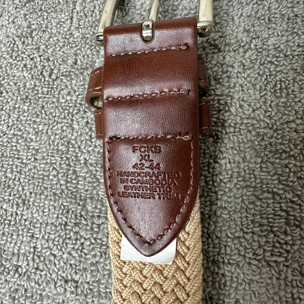 Tommy Hilfiger name touch