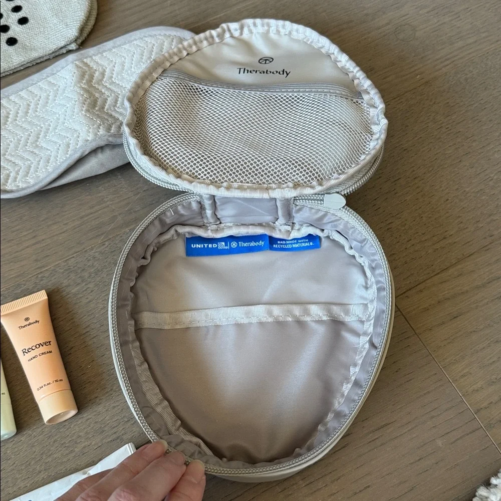 Therabody - United Airlines Cosmetic Case Travel Essentials Bundle