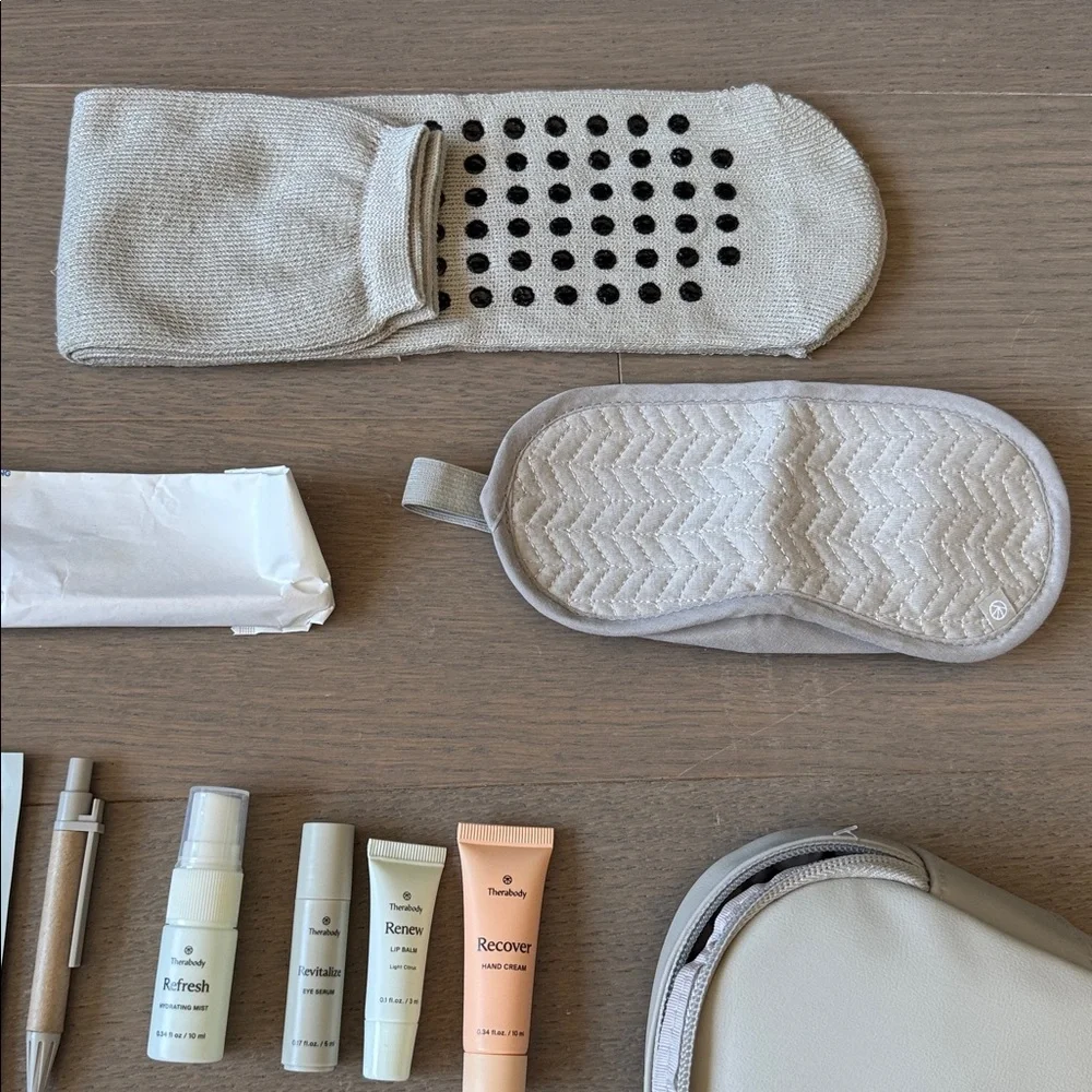Therabody - United Airlines Cosmetic Case Travel Essentials Bundle