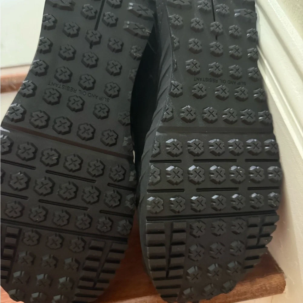 Under Armour sleek sturdy