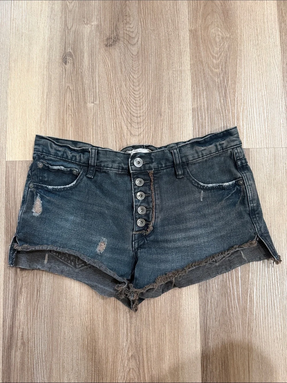 Free People Grunge Dark Wash Distressed Denim Shorts Button Fly Jean Size 26