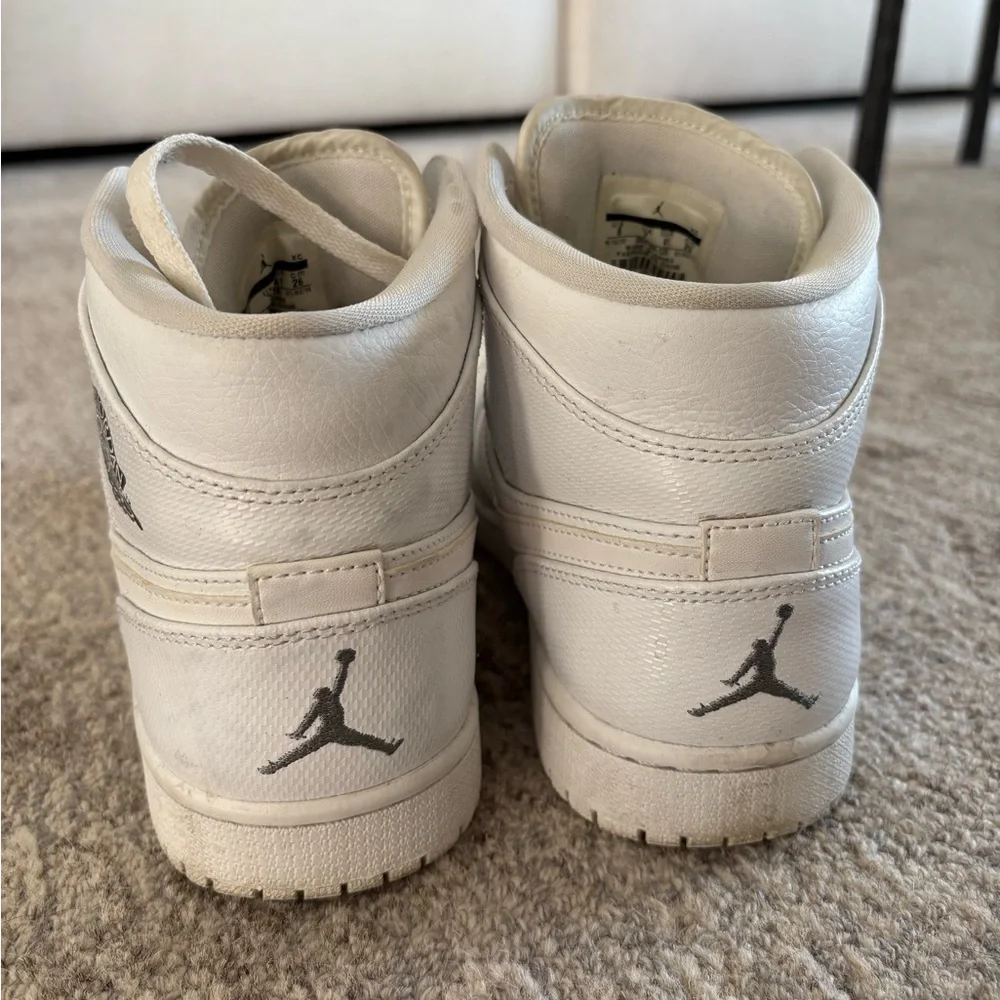 Jordan iconic white