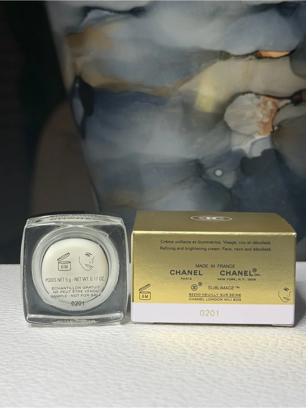 CHANEL pot brightening