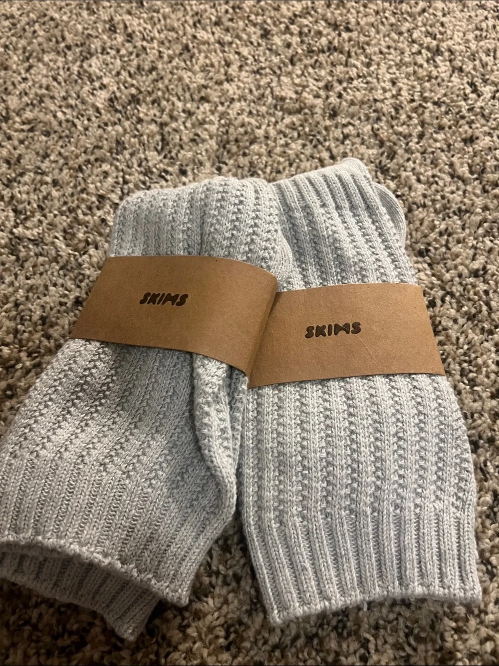 SKIMS Light Gray Ribbed Knit Gloves