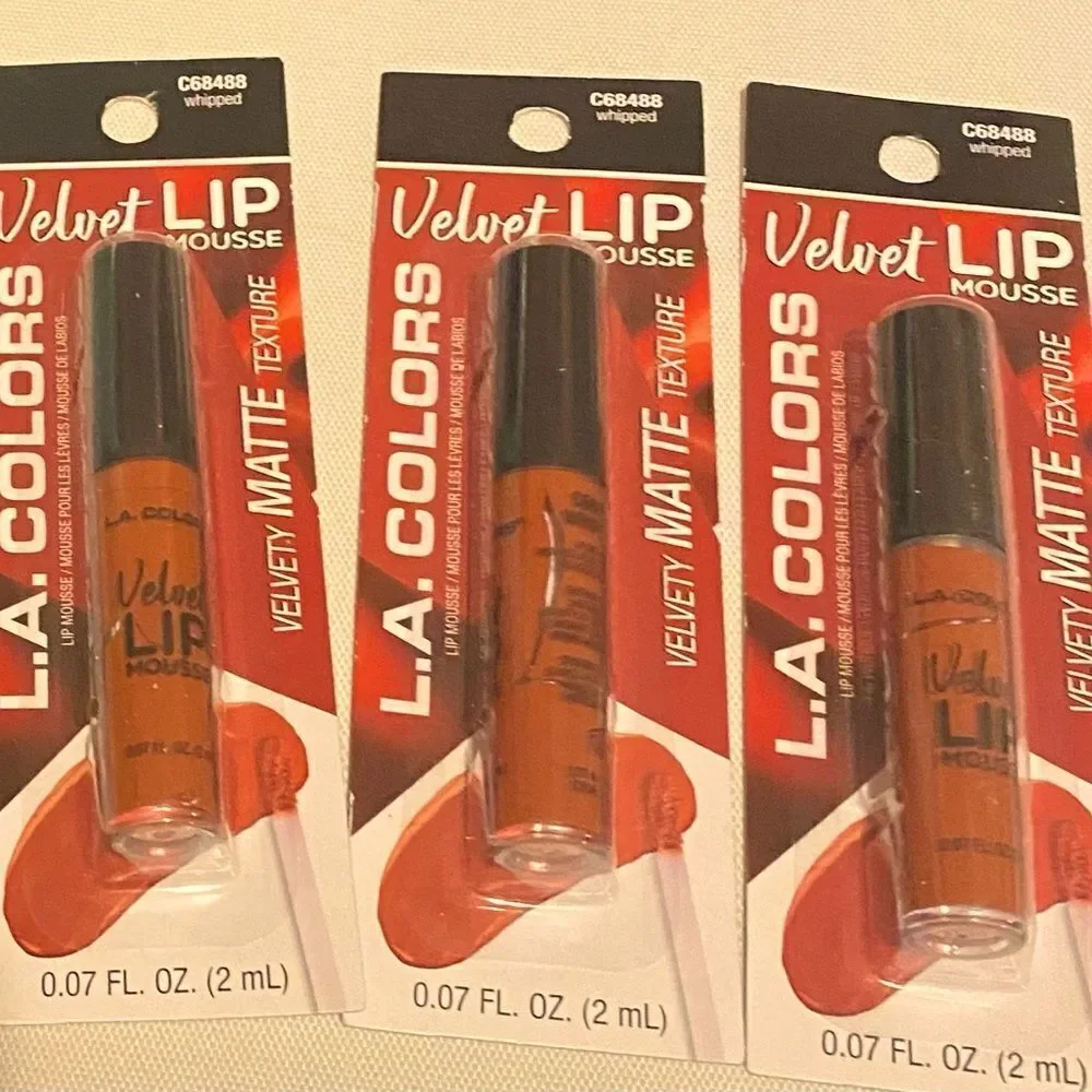 🎉L.A.Colors Pack Of 2 Velvet Lip 👄 Mousse C68488 Shipped (2 ML) 💥