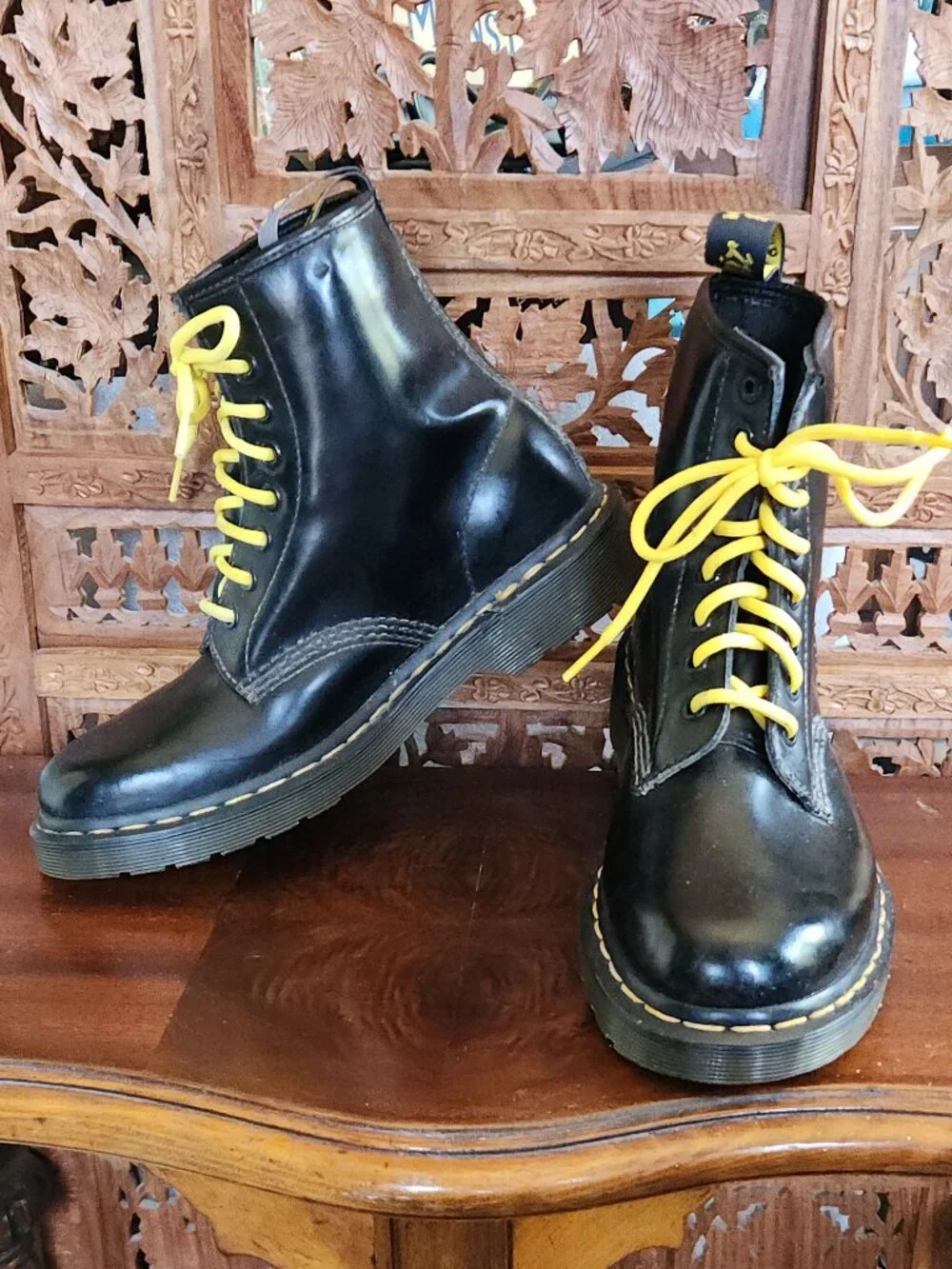 Dr. Martens 1460 Smooth Leather Lace Up Boots Unisex Size 8 Women / Size 7 Men