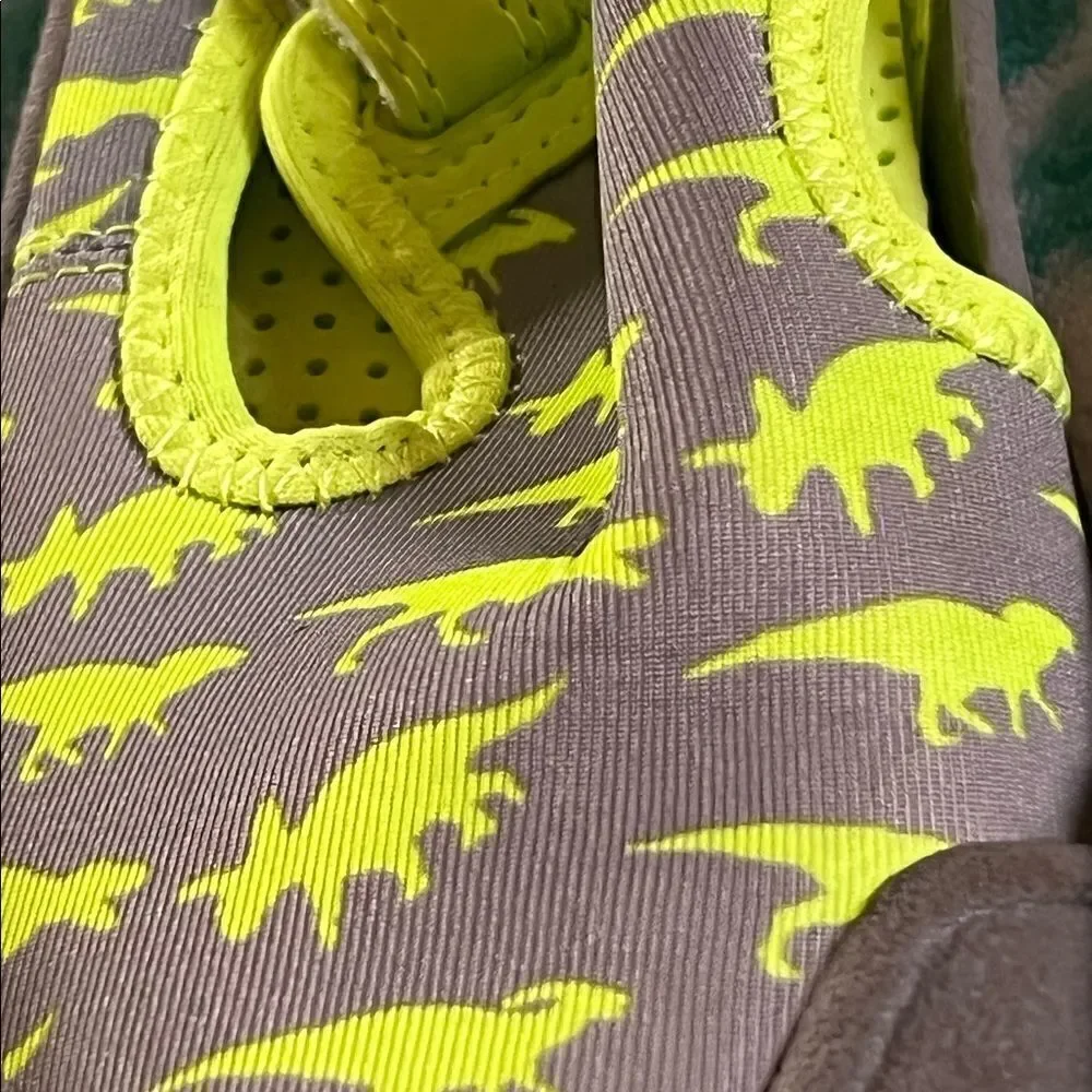 Kids unisex water sandals with dinosaur print‎