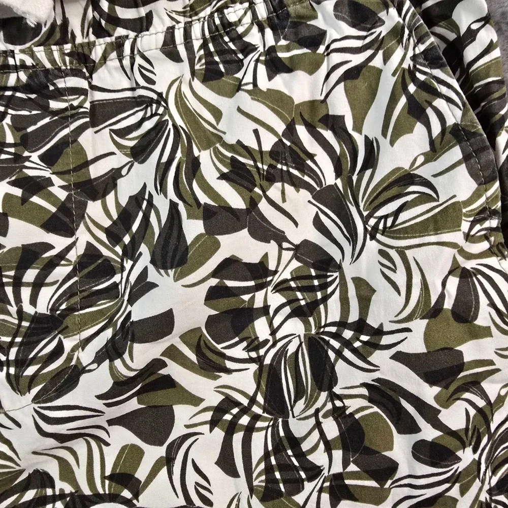Banana Republic leaf minimal