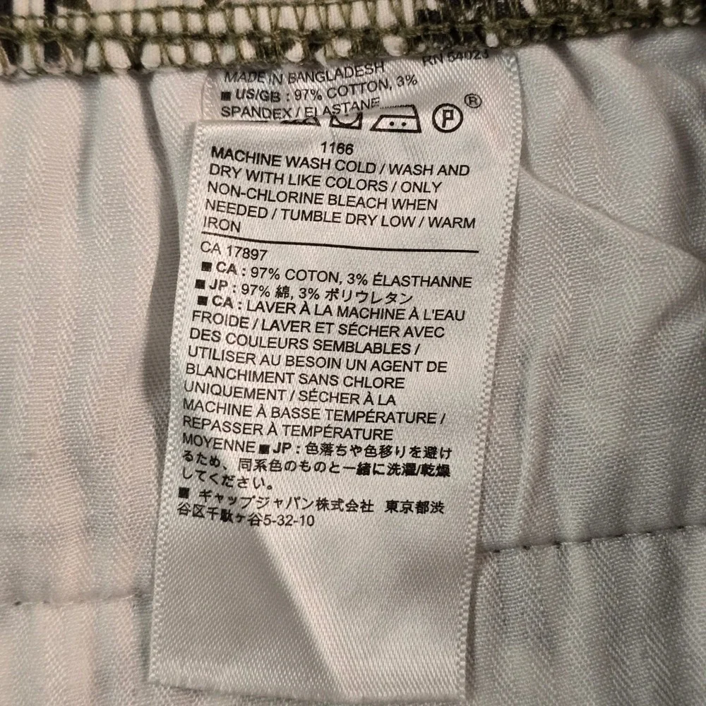 Banana Republic shorts business
