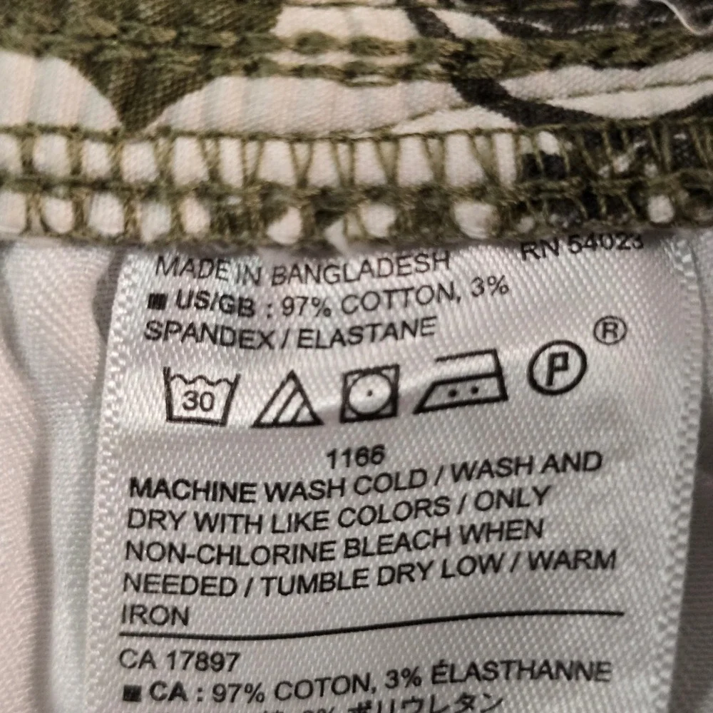 Banana Republic measurements featuring