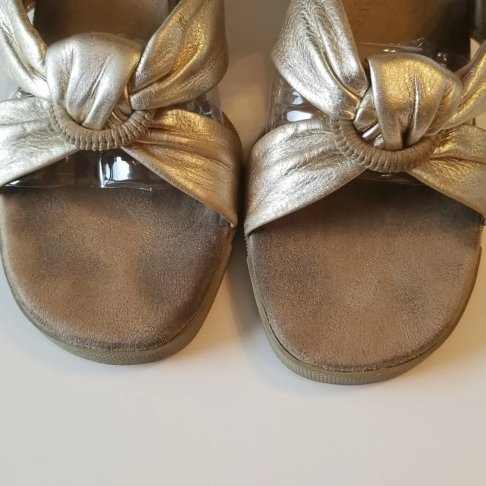 Liz Claiborne liz claiborne