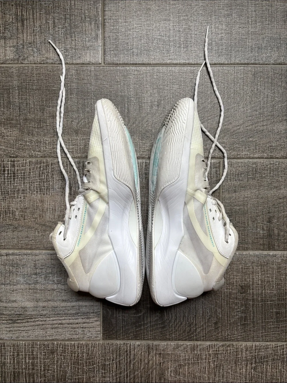 Jordan clean white