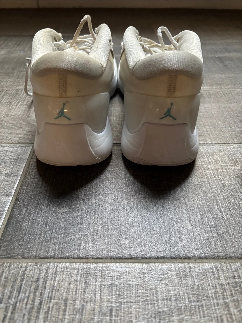 Jordan clean white