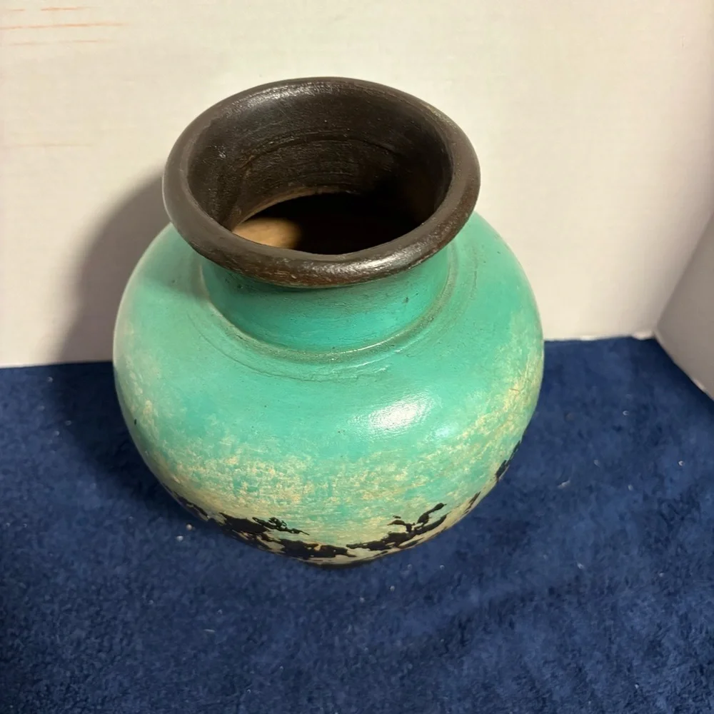 Art Pottery vintage 10”