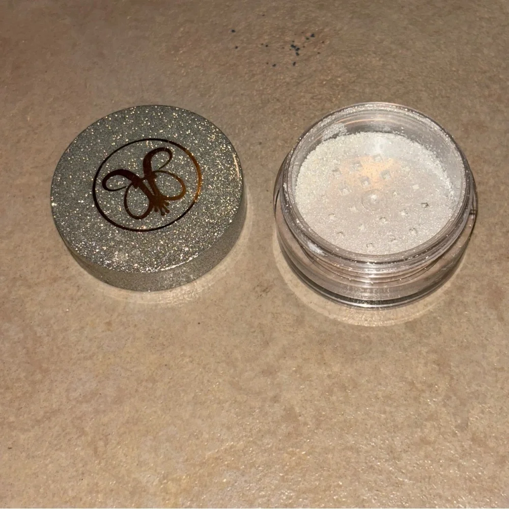 Anastasia Beverly Hills Loose Highlighter in Snowflake