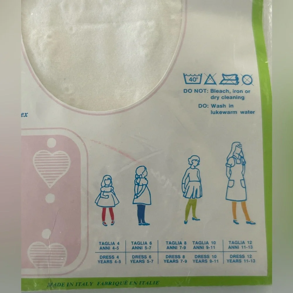 🦋 5/$25 - Vintage Rede Pantyhose - Pattern: Heart - Size 12 for 11-13 years
