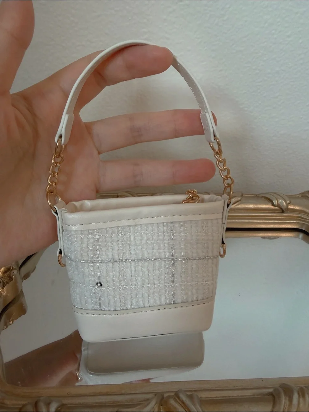 N/A charm white