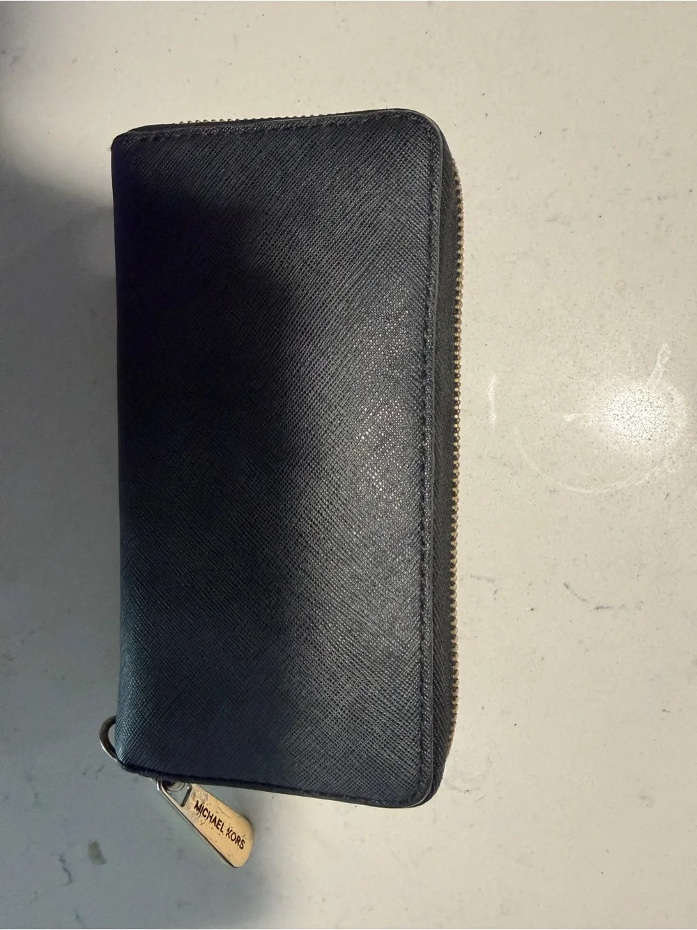 Michael Kors compact zip