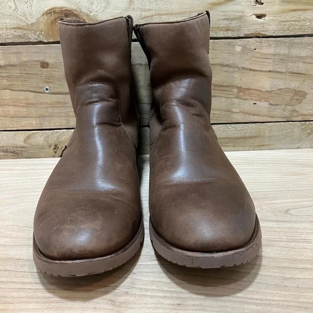 UGG classic ankle
