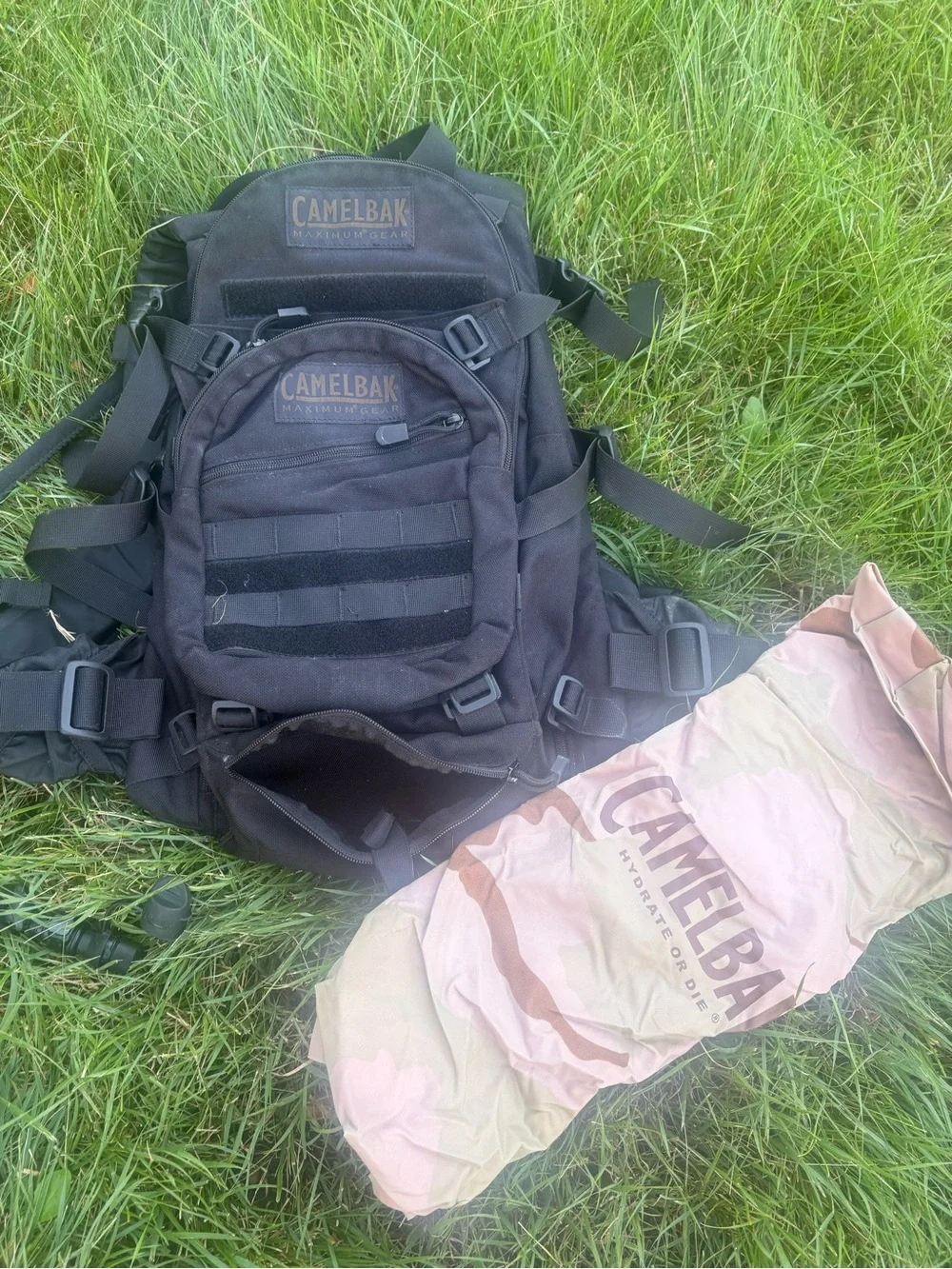 Camelbak Maximum Gear Transformer Black Hydration Backpack w used 102oz Reservoi