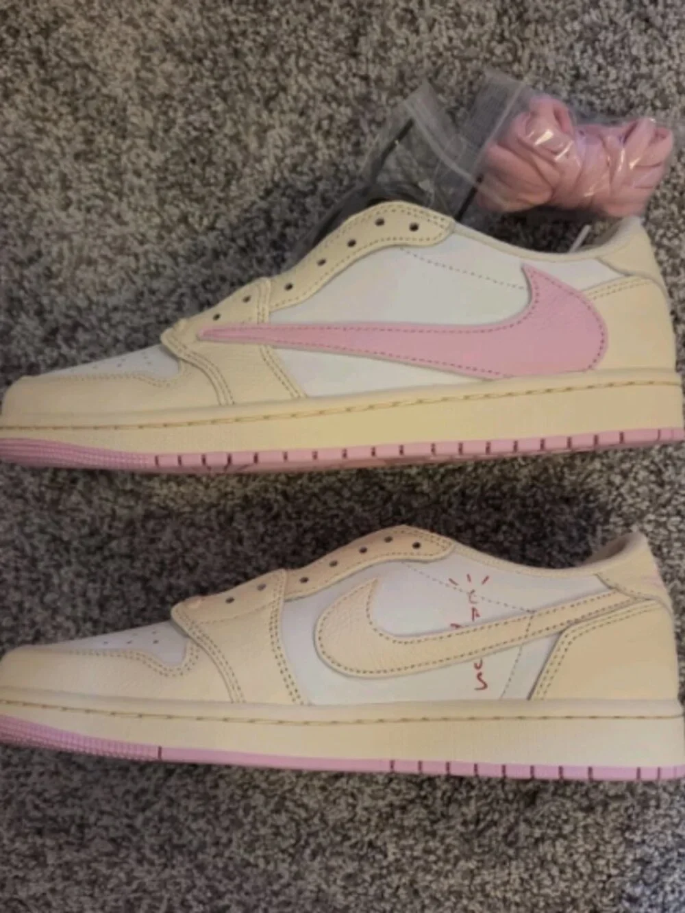 Travis Scott x Jordan 1 Retro Low OG SP Shy Pink