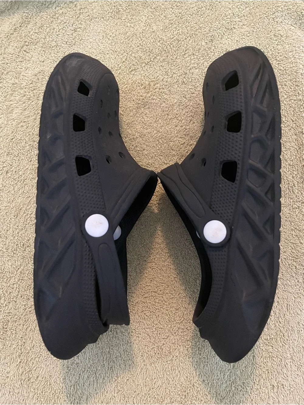 Black Shoes clogs left used