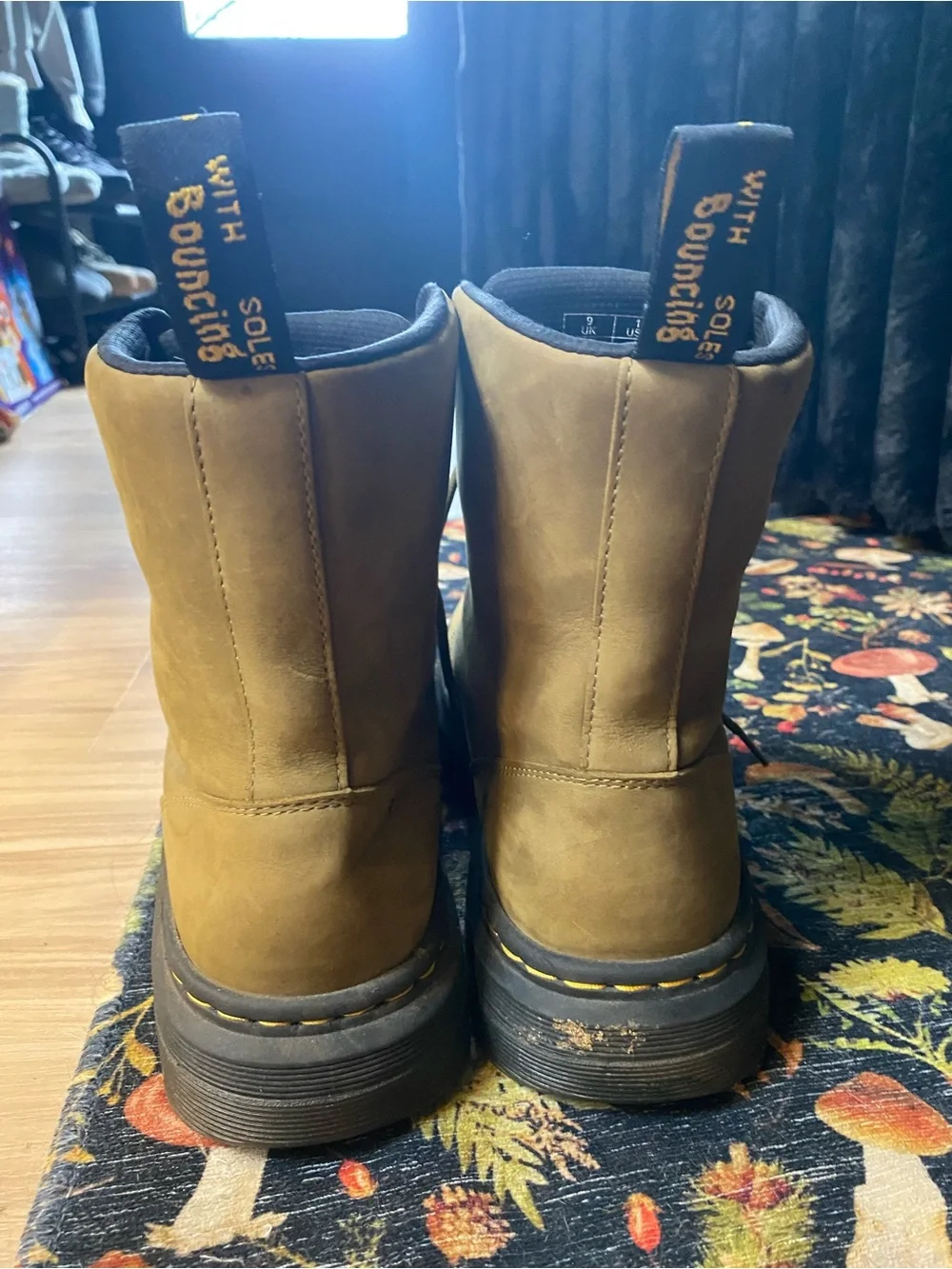 Dr. Martens sturdy lace