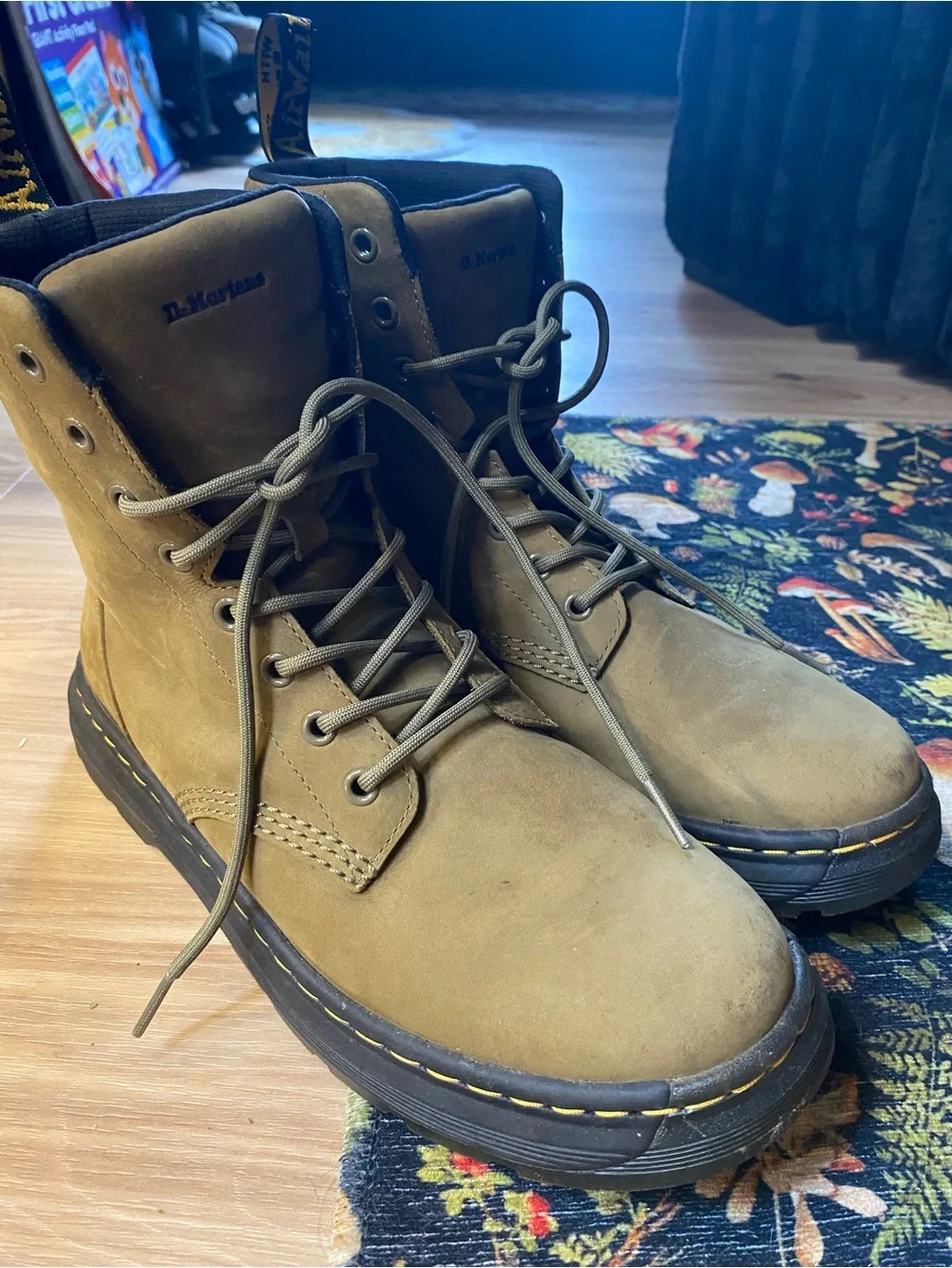 Dr. Martens sturdy lace