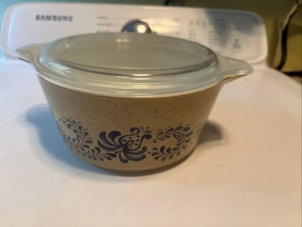 Vintage Pyrex Homstead Casserole Dish