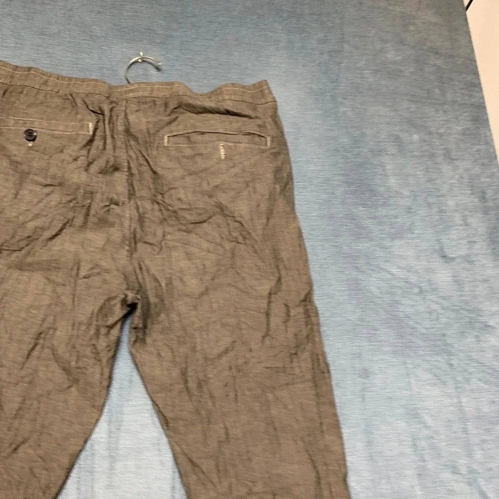 Abercrombie & Fitch large department details