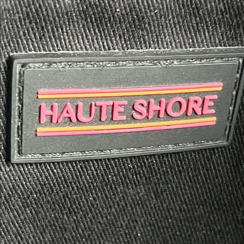 HAUTE SHORE sleek messenger