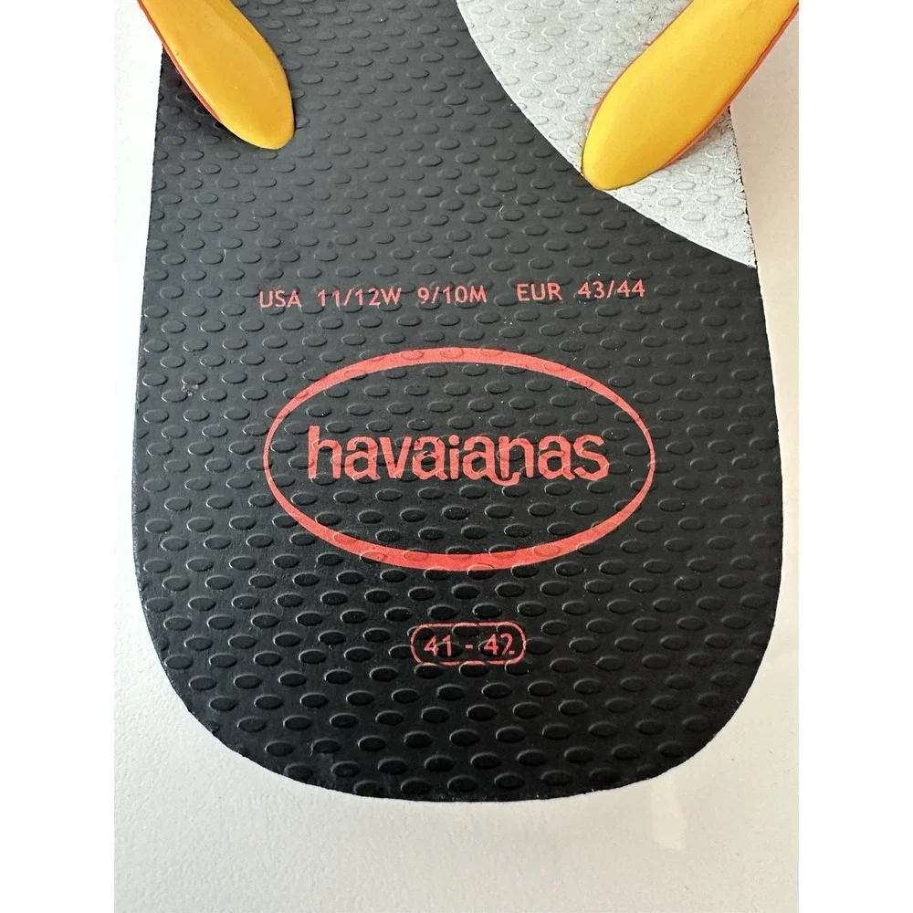 Havaianas celebrate disney
