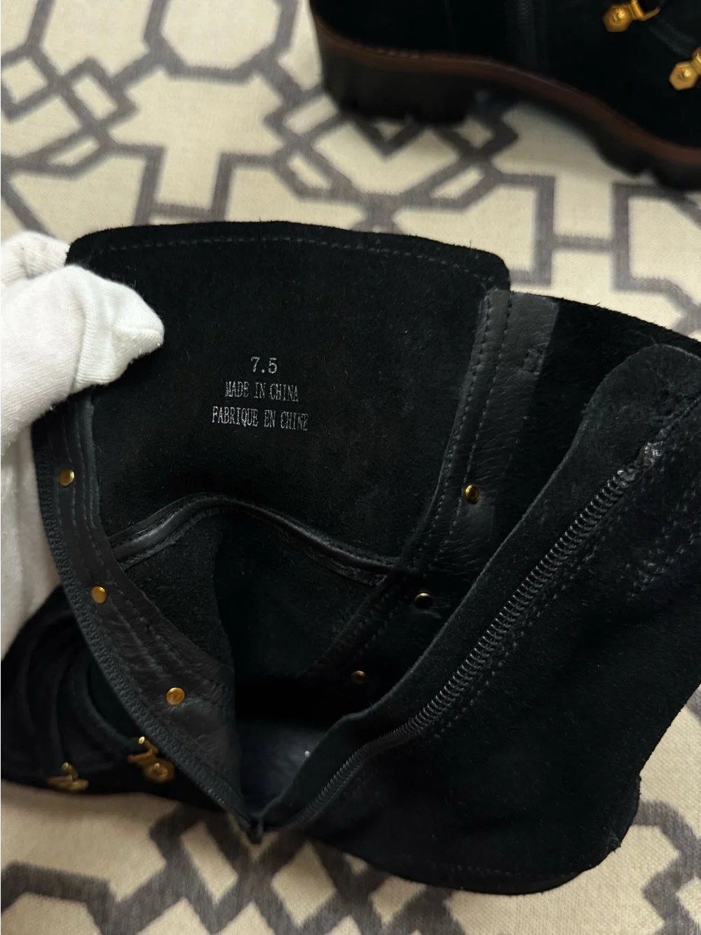 Jeffrey Campbell pet use