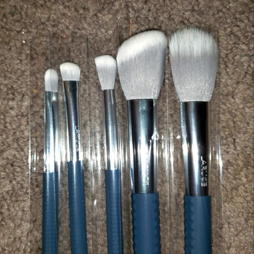 Laruce brushes friendly free