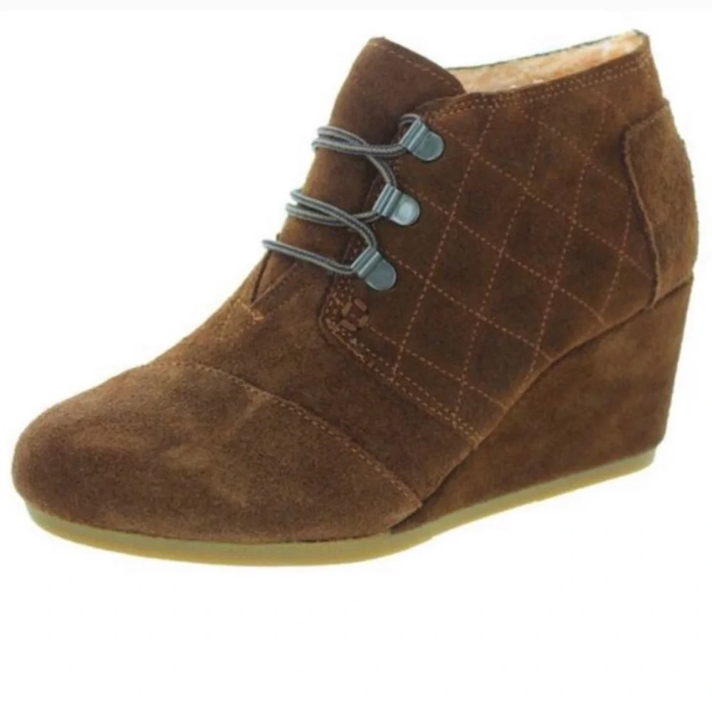 TOMS Shearling Lining Desert Suede Wedge Bootie size 8.5 Chestnut Brown EUC
