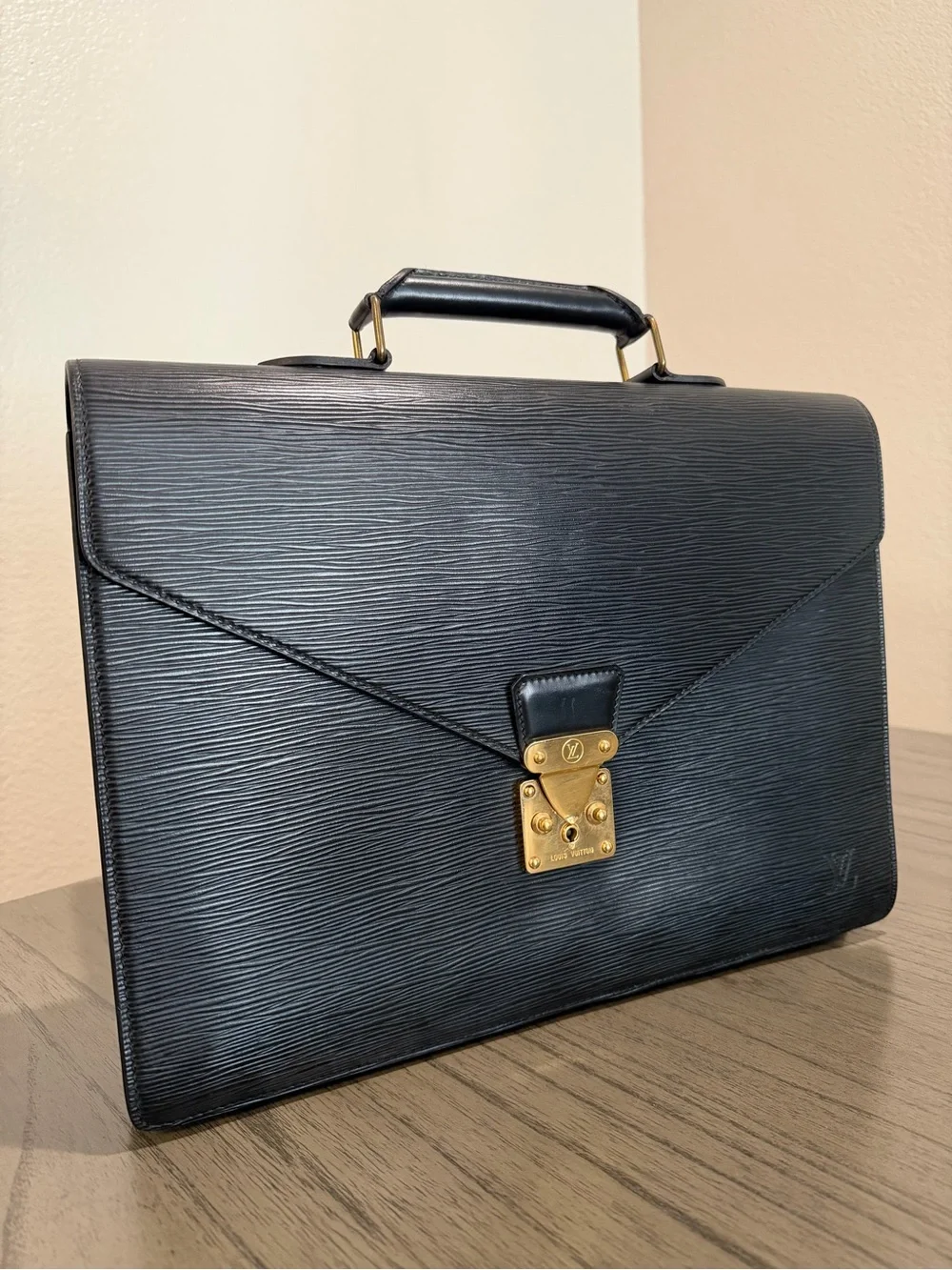 Louis Vuitton as inch free
