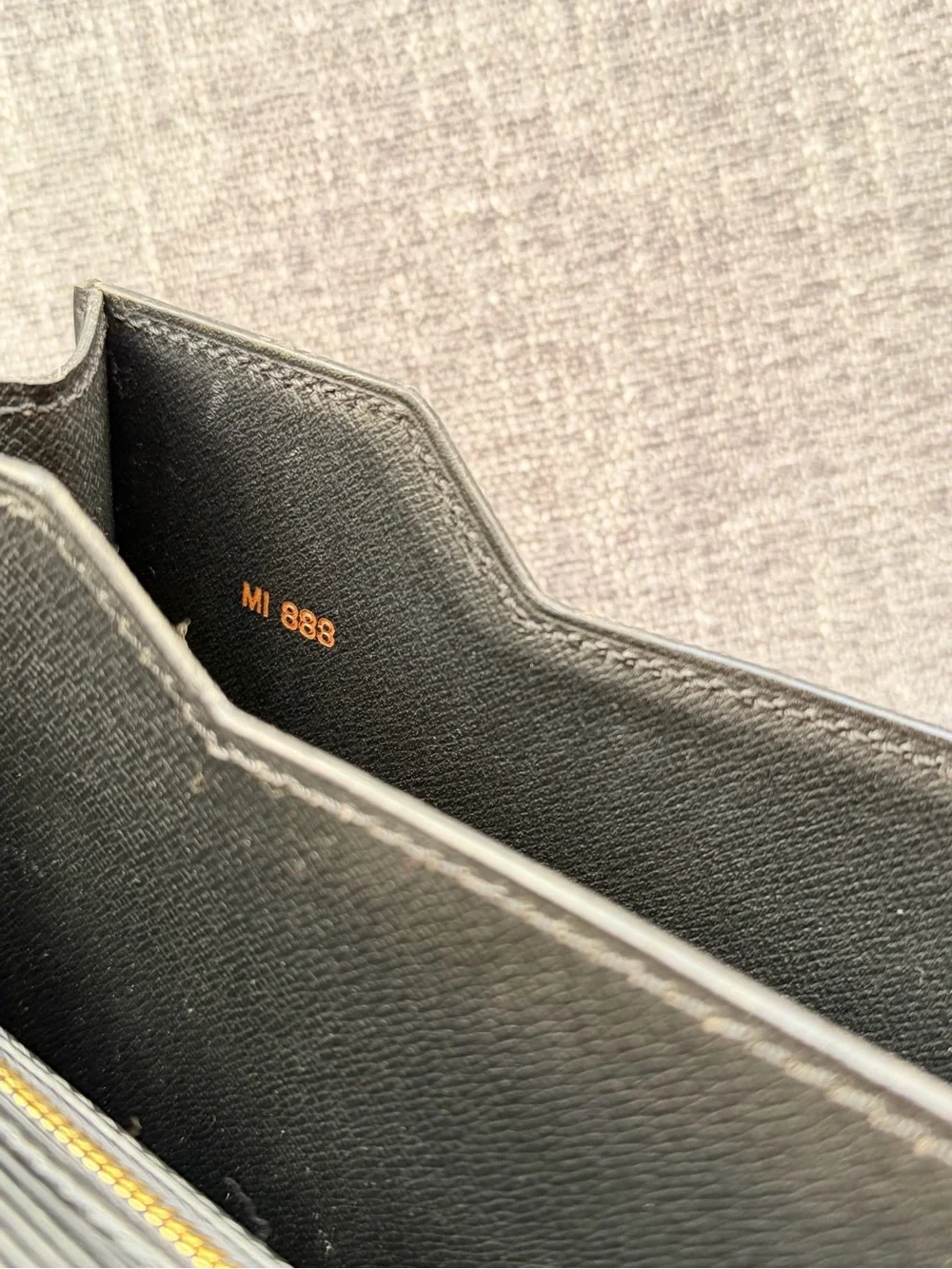 Louis Vuitton tone pocket