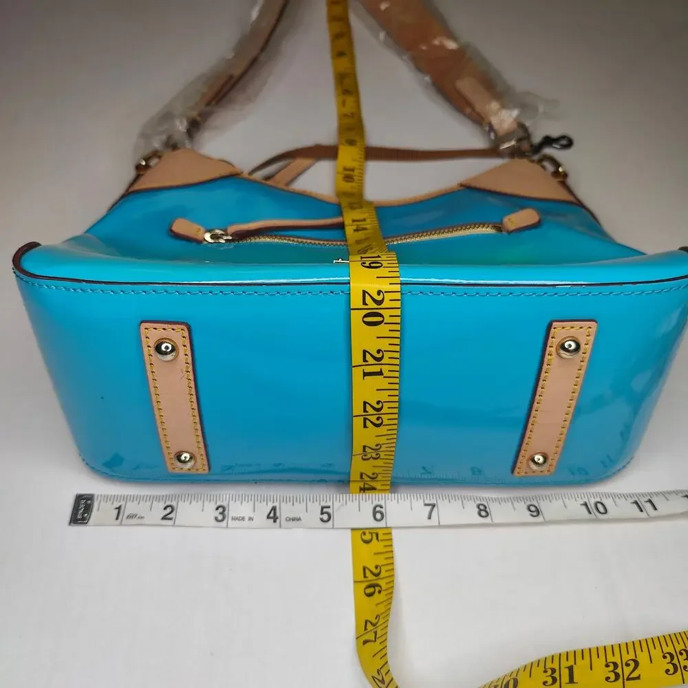 Dooney & Bourke details zipper