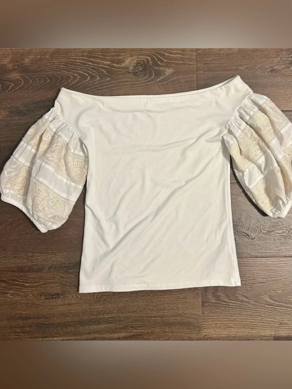 Free People White Off-Shoulder Embroidered Puff Sleeve Top size Medium