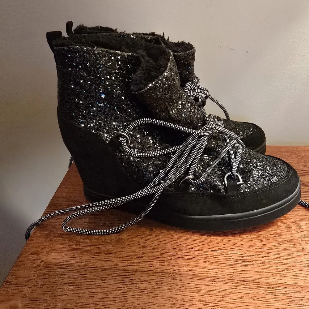 JUICY COUTURE Glitter Sparkle Black Ankle Booties Size 9 Medium