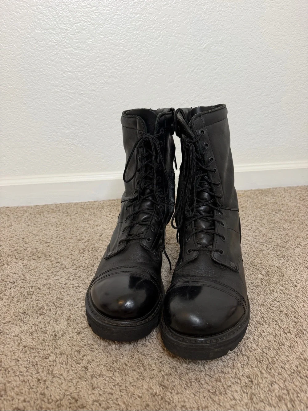 Rocky side zipper
